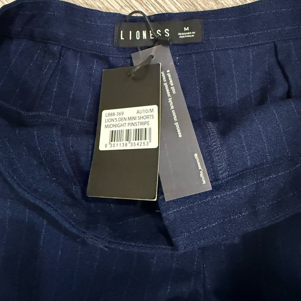 NWT Lioness Pinstripe Mini Shorts - Picture 5 of 5